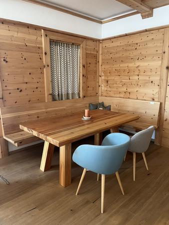 Massivholzeckbankgruppe 170 x 258 cm + Tisch 100 x 180 cm Massivholzeckbankgruppe 170 x 258 cm + Tisch 100 x 180 cm