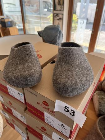 Wollfilz- Pantoffeln Größe 42 Wollfilz- Pantoffeln Größe 42