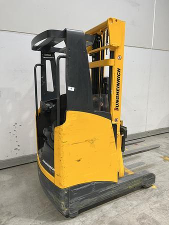 JUNGHEINRICH ETV 110 Schubmaststapler,Bj.2012,Seitenschieber,Elektro mit Ladegerät JUNGHEINRICH ETV 110 Schubmaststapler,Bj.2012,Seitenschieber,Elektro mit Ladegerät