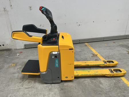 JUNGHEINRICH ERE 120 Deichsel,Gabelhubwagen- Bj.2023,201 Stunden, Elektro mit Ladegerät JUNGHEINRICH ERE 120 Deichsel,Gabelhubwagen- Bj.2023,201 Stunden, Elektro mit Ladegerät
