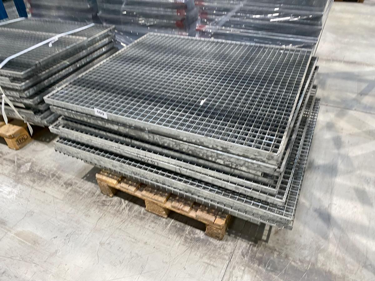 13 Stk.Gitterroste verzinkt ehem. Zwischenboden  ca.120/108/3 cm?d=2025-08-07 11:32:38