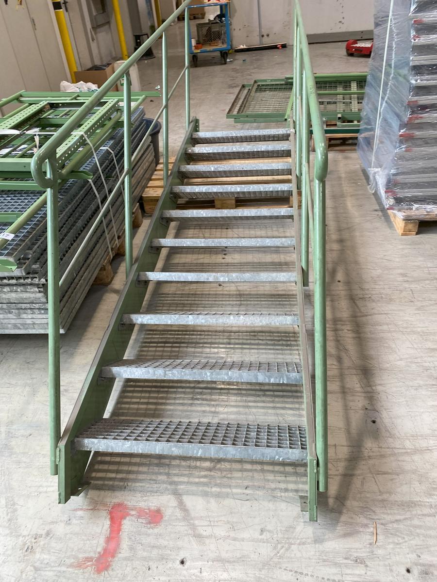 Treppe mit Handlauf ca. 400/88/100 cm mit 10 Stufen