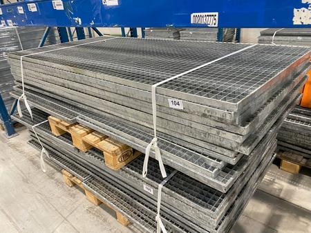 14 Stk.Gitterroste verzinkt ehem. Zwischenboden ca.210/100/3 cm 14 Stk.Gitterroste verzinkt ehem. Zwischenboden ca.210/100/3 cm