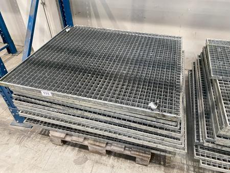 14 Stk.Gitterroste verzinkt ehem. Zwischenboden ca.105/110/3 cm 14 Stk.Gitterroste verzinkt ehem. Zwischenboden ca.105/110/3 cm