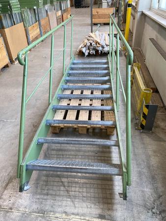 Treppe mit Handlauf ca. 400/88/100 cm mit 10 Stufen Treppe mit Handlauf ca. 400/88/100 cm mit 10 Stufen