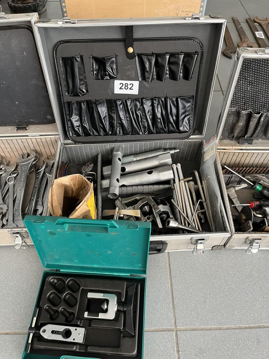 Werkzuegkiste mit Handwerkzeug
