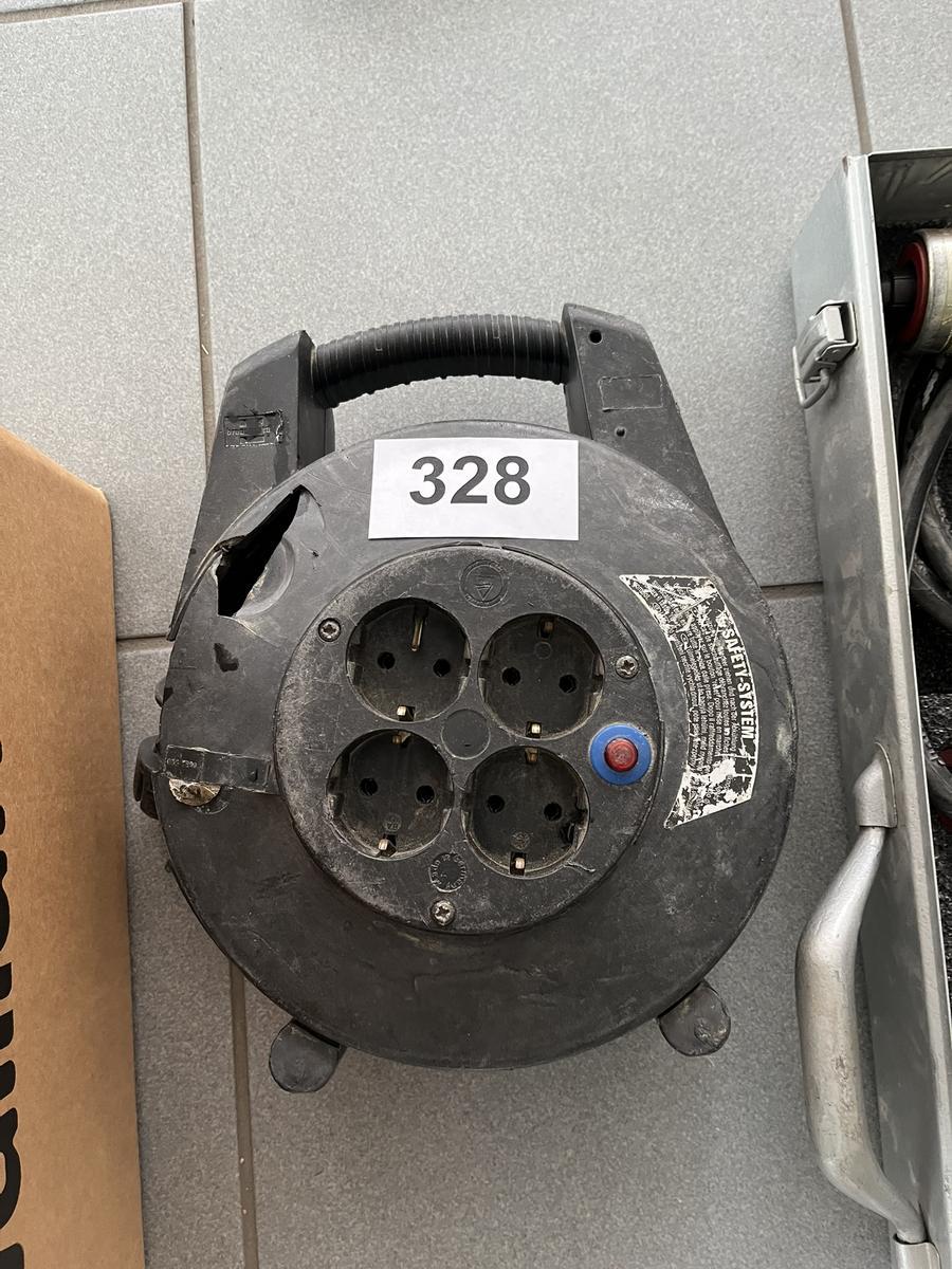 1 x Kabelrolle 4 x 230 V
