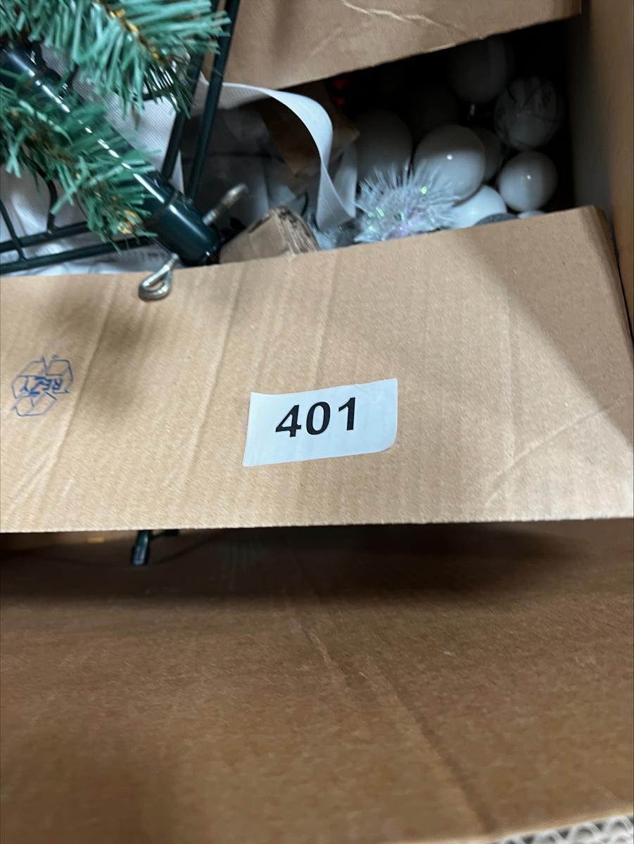 1 x Palette mit Christbaum und Zubehör
