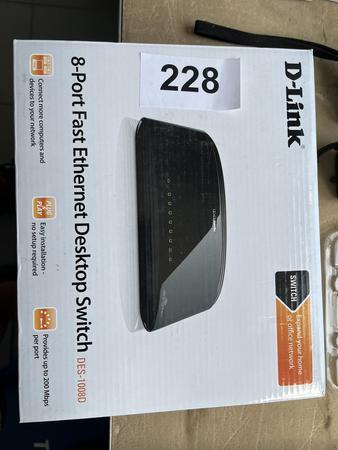D- Link 8-Port Fast Dekstop Switsch DES1108D D- Link 8-Port Fast Dekstop Switsch DES1108D