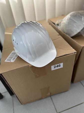 10 Stk. Bauhelme weiß Fabriksneu 10 Stk. Bauhelme weiß Fabriksneu