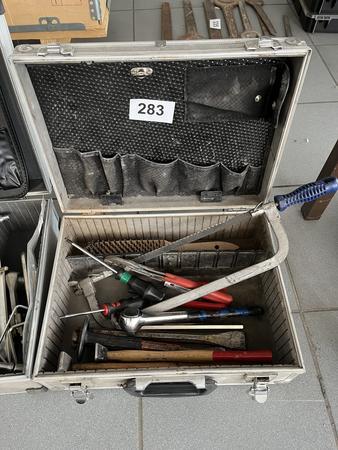Werkzuegkiste mit Handwerkzeug Werkzuegkiste mit Handwerkzeug