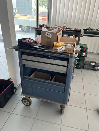 Werkstättenwagen bestückt mit Werkzeug Werkstättenwagen bestückt mit Werkzeug