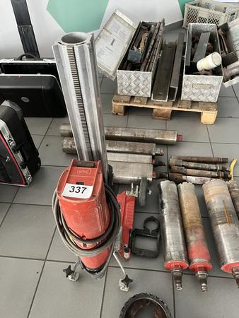 HILTI Kernbohrgeät DD160E mit 8 Stk. Bohrkronen und Schläuchen HILTI Kernbohrgeät DD160E mit 8 Stk. Bohrkronen und Schläuchen