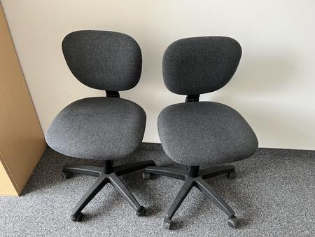 2 Stück Bürodrehstühle 2 Stück Bürodrehstühle