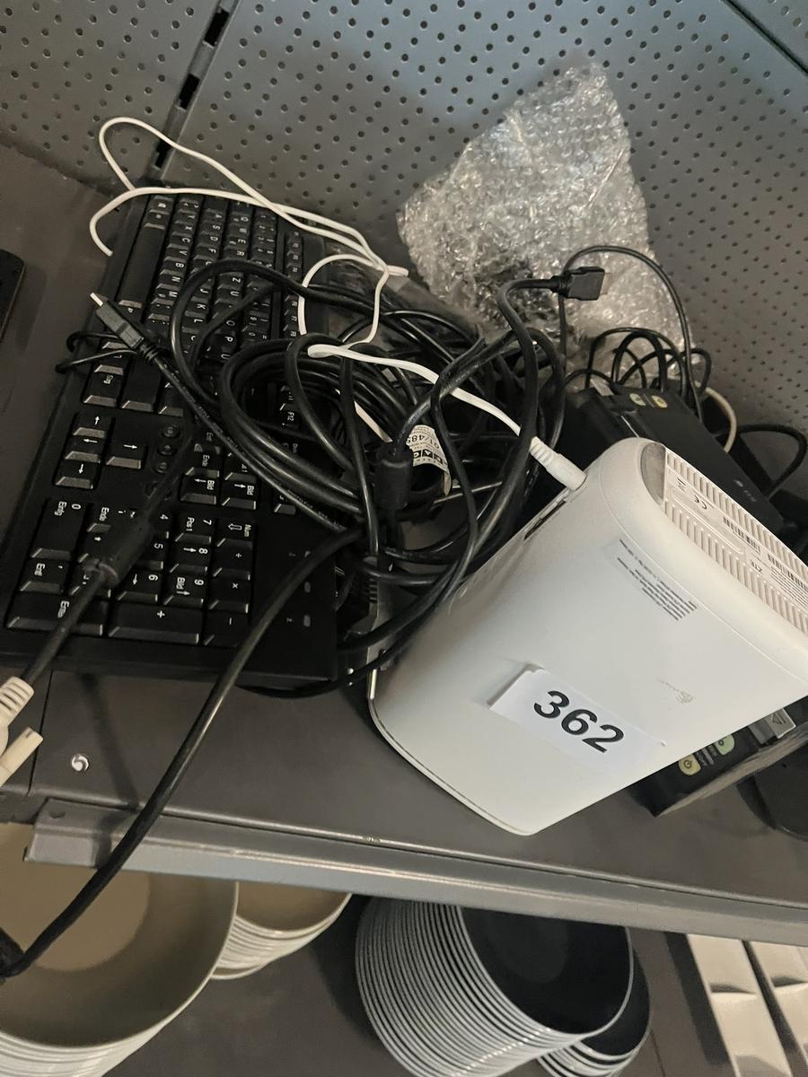 Modem ZTE Internet Flex Box + Tastatur, Kabel und Lautsprecher?d=2025-09-02 13:06:11