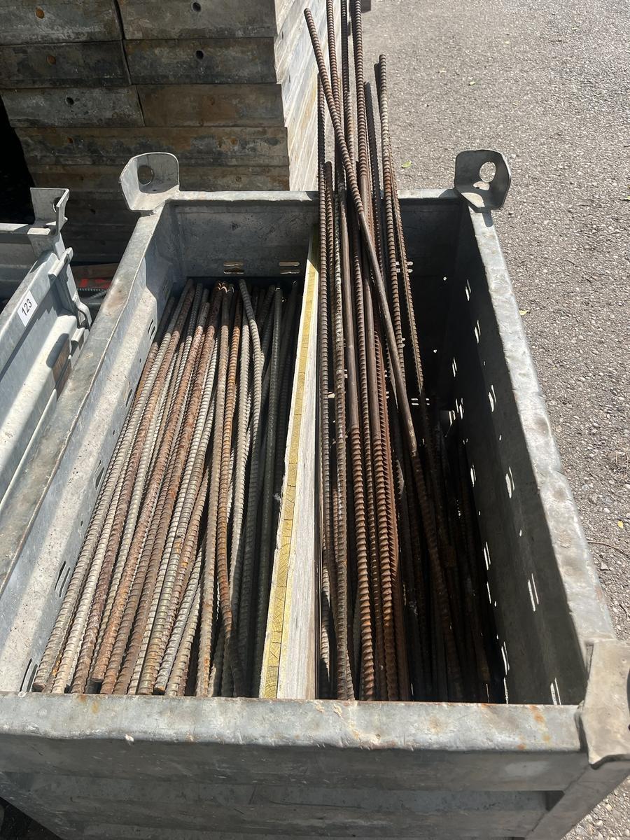 484 Stück = 1 Doka Box befüllt mit Ankerstäben 110N Stück 0.5 m - 383 Stk. 1.0 m , 12 Stk.längere