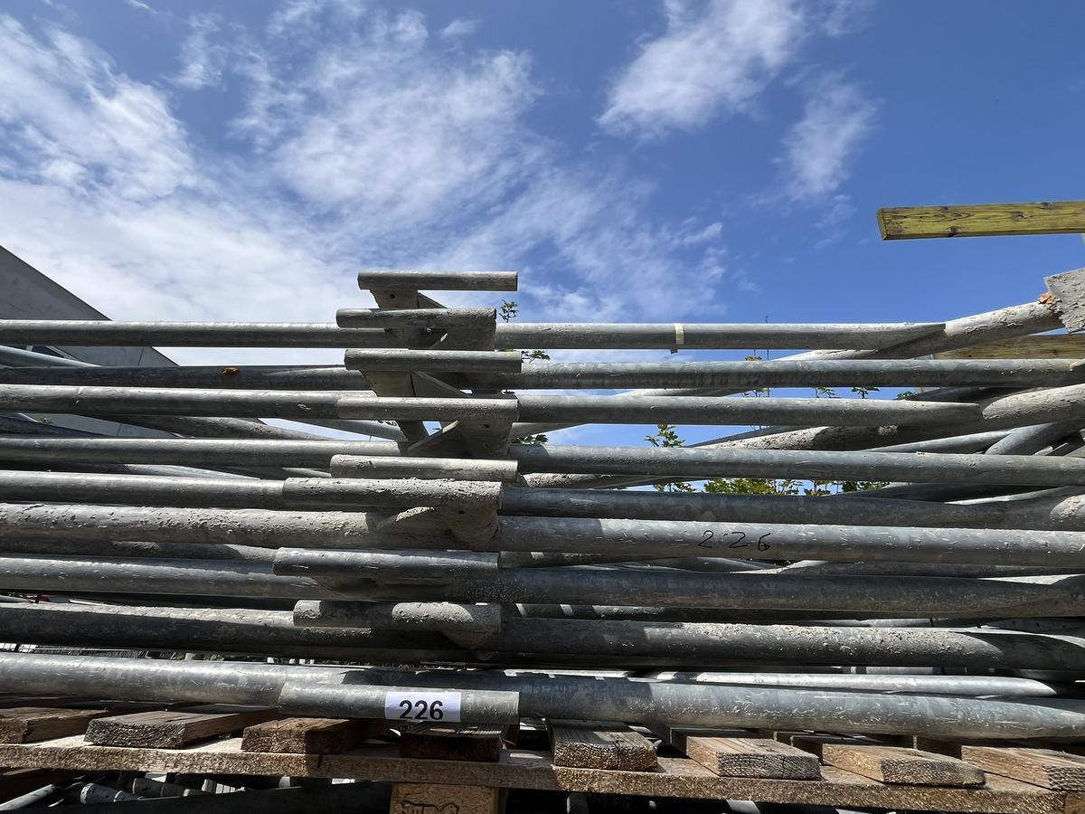 18 Stk. Schutzgerüstkonsolen für Klappbühnen?d=2025-09-14 11:37:57
