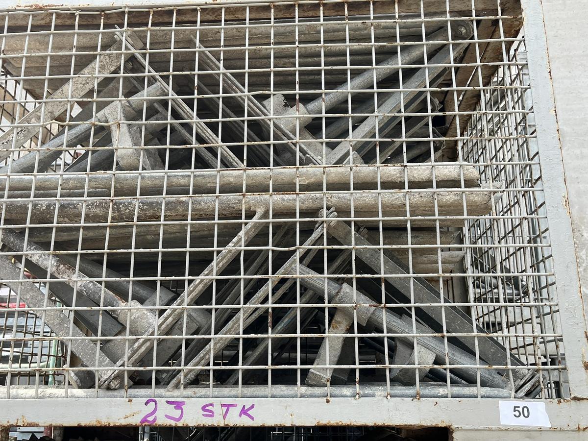 23 Stk. Doka Dreibeine mit Stapelbox?d=2025-09-14 08:03:01