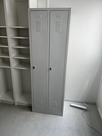 2 Stück Umkleidespinde in Metall 40/60/180 cm grau 2 Stück Umkleidespinde in Metall 40/60/180 cm grau
