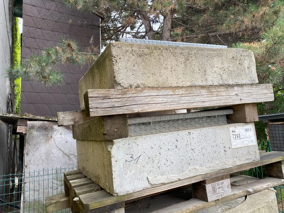 2 Stück Schachtdeckel ca.80/80 cm