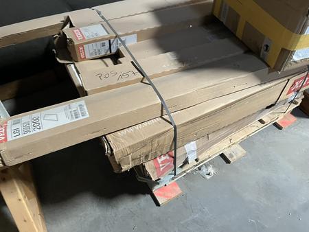 1 Palette mit diversen Velux Fenster / Teilen / Material 1 Palette mit diversen Velux Fenster / Teilen / Material