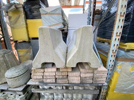 2 Betonleitwände-Absperrungen 50/40 cm 2 Betonleitwände-Absperrungen 50/40 cm