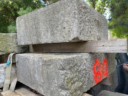 Granitsteine: 24Stk. 200/30/24 cm, 9 Stk.140/30/24 cm , 3 Stk.80/75/24 cm Granitsteine: 24Stk. 200/30/24 cm, 9 Stk.140/30/24 cm , 3 Stk.80/75/24 cm