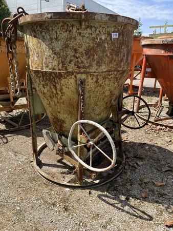Betonkrankübel ca. 1000 Liter + Handrad Betonkrankübel ca. 1000 Liter + Handrad