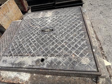 3 Stück Kanaldeckel ca.75/75/100 cm 3 Stück Kanaldeckel ca.75/75/100 cm