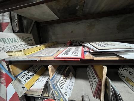 komplette Regalbestadn an Verkehrszeichen - Zubehör komplette Regalbestadn an Verkehrszeichen - Zubehör