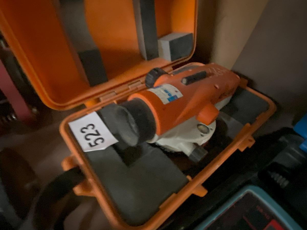 AM Nivelliergerät mit Stativ?d=2025-09-14 09:50:12