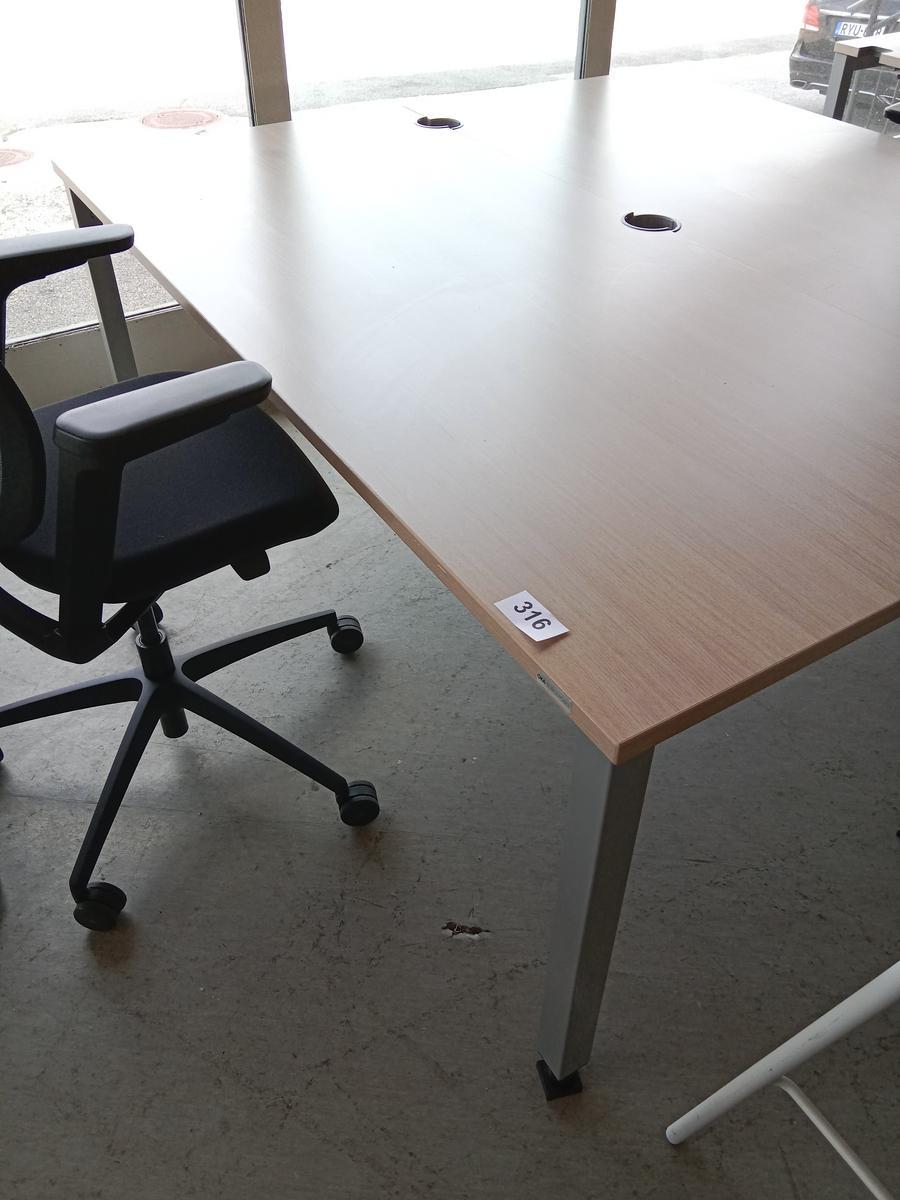 OKA Schreibtisch, ca. 180x80cm, höhenverstellbar?d=2025-09-02 14:42:48