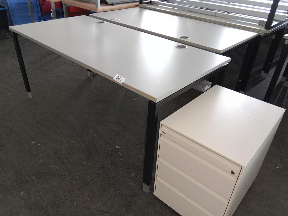 Hali Schreibtisch, Platte hellgrau, Gestell schwarz, ca. 170x80cm, höhenverstellbar?d=2025-09-02 14:41:13