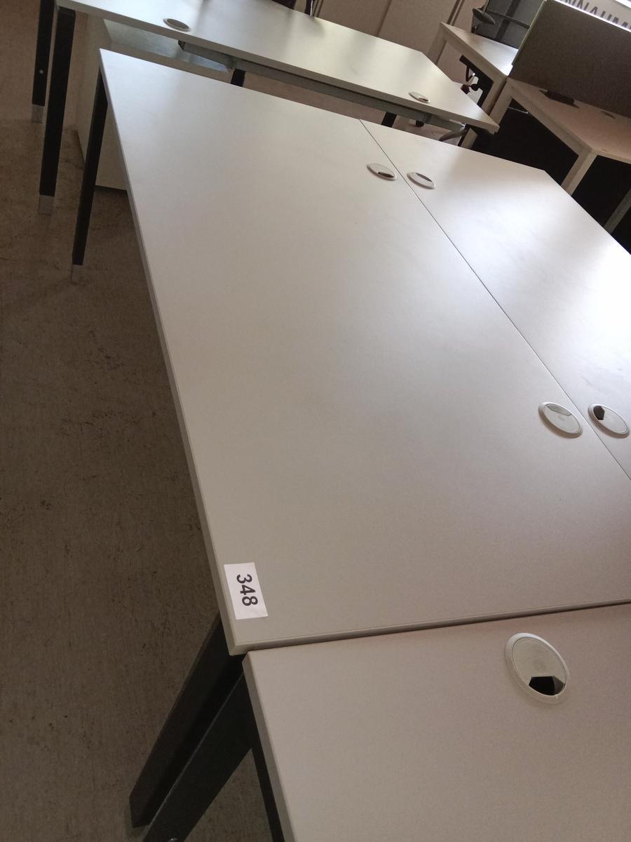 Hali Schreibtisch, Platte hellgrau, Gestell schwarz, ca. 170x80cm, höhenverstellbar?d=2025-09-02 14:41:43