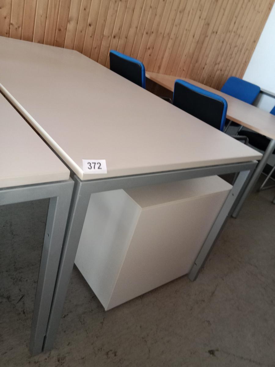 Neudörfler Schreibtisch, ca. 180x90cm, Gestell grau, Platte creme?d=2025-09-02 14:41:20