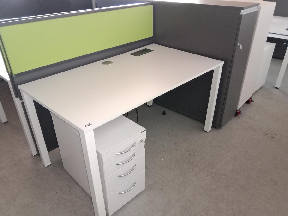 Blaha Arbeitsplatz bestehend aus Schreibtisch ca. 140x80cm mit Trennwand und Aktenschrank ca. 35x90x115cm in grau?d=2025-09-02 14:42:47