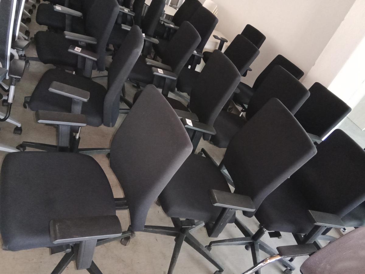Viasit Bürodrehstuhl mit Polsterbezug, Armlehnen, Sitzneigung verstellbar?d=2025-09-02 13:07:46