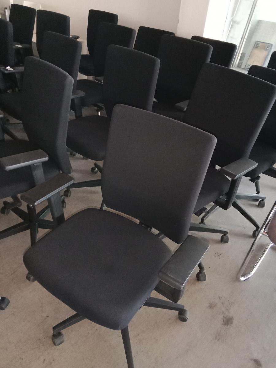 Viasit Bürodrehstuhl mit Polsterbezug, Armlehnen, Sitzneigung verstellbar?d=2025-09-02 13:05:58
