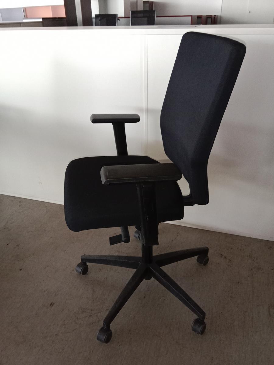 Viasit Bürodrehstuhl mit Polsterbezug, Armlehnen, Sitzneigung verstellbar?d=2025-09-02 13:08:01