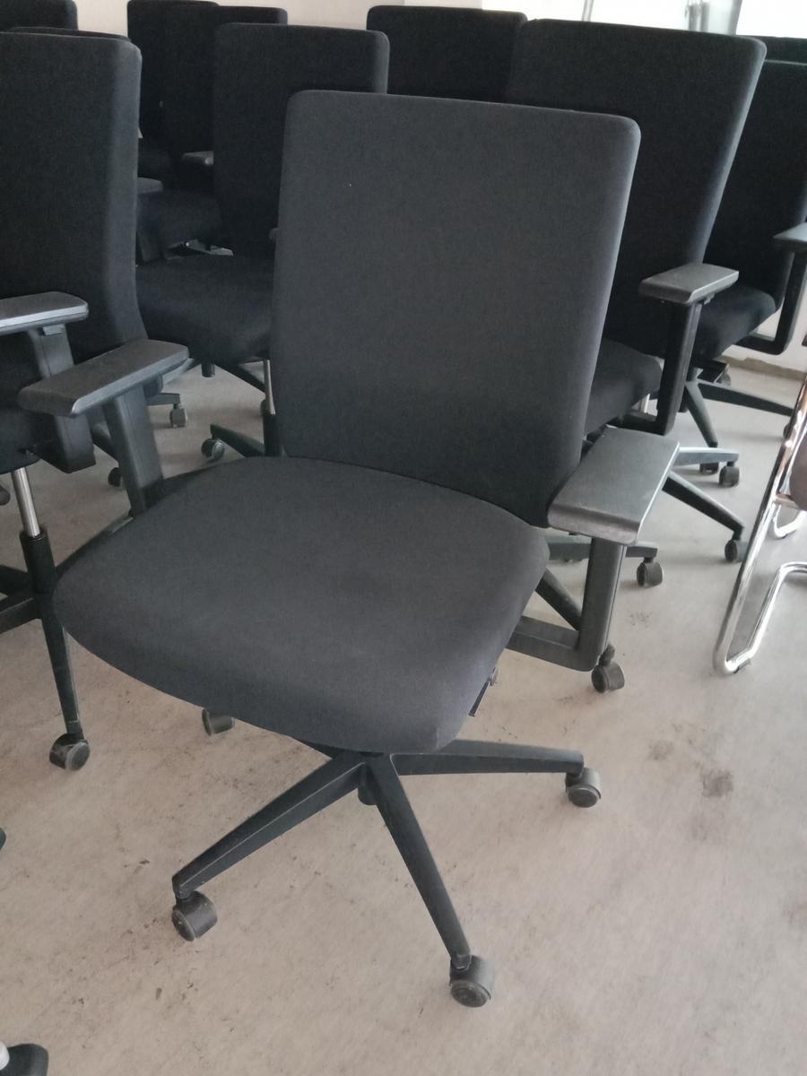 Viasit Bürodrehstuhl mit Polsterbezug, Armlehnen, Sitzneigung verstellbar?d=2025-09-02 13:06:27
