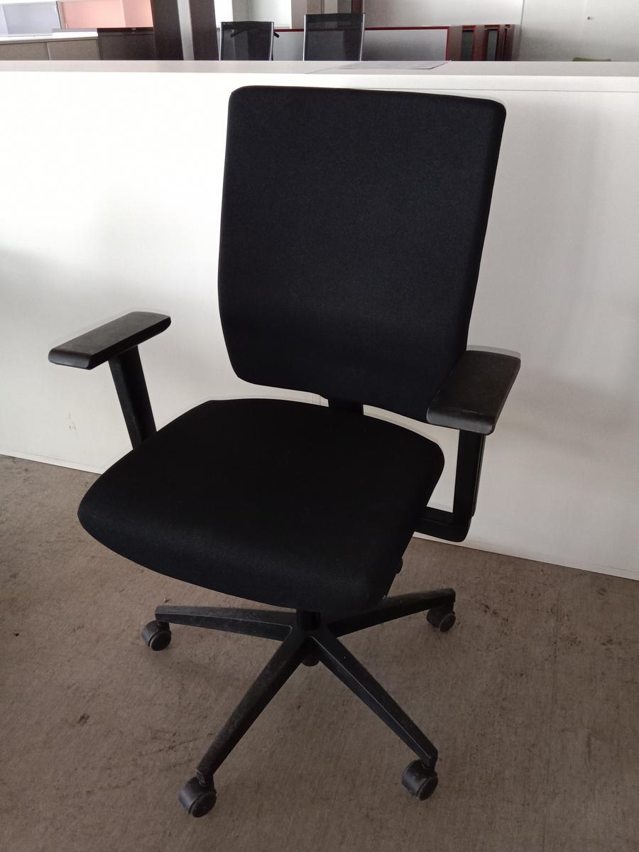 Viasit Bürodrehstuhl mit Polsterbezug, Armlehnen, Sitzneigung verstellbar?d=2025-09-02 13:05:58