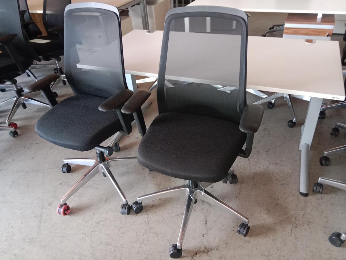 Interstuhl Bürodrehstuhl mit Polsterbezug und Netzrückenteil?d=2025-09-02 13:07:45