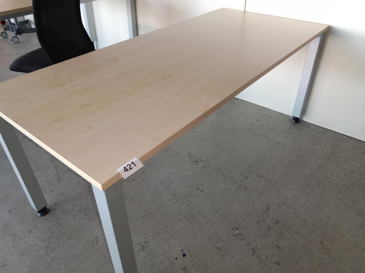 Schreibtisch, Ahorn, ca. 180x80cm, höhenverstellbar?d=2025-09-02 14:42:47