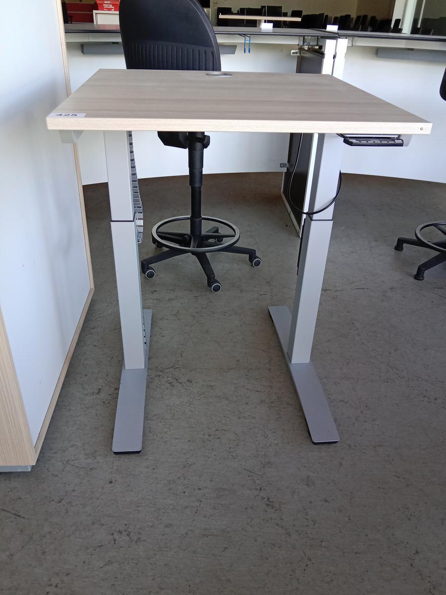 OKA elektrisch höhenverstellbarer Schreibtisch, ca. 80x80cm?d=2025-09-02 13:07:18