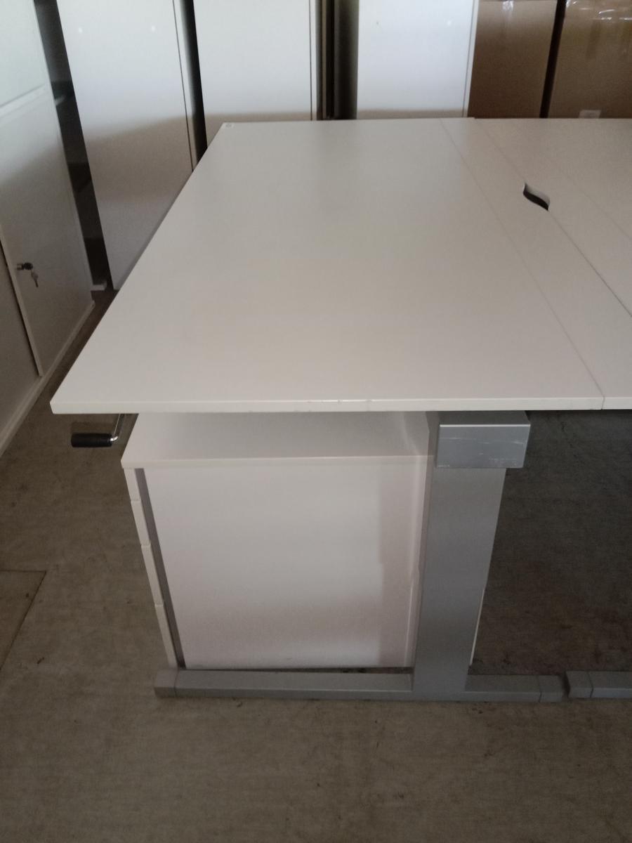 Techo Schreibtisch mit Kurbel, höhenverstellbar, 160x80cm, in grau?d=2025-09-02 14:46:26