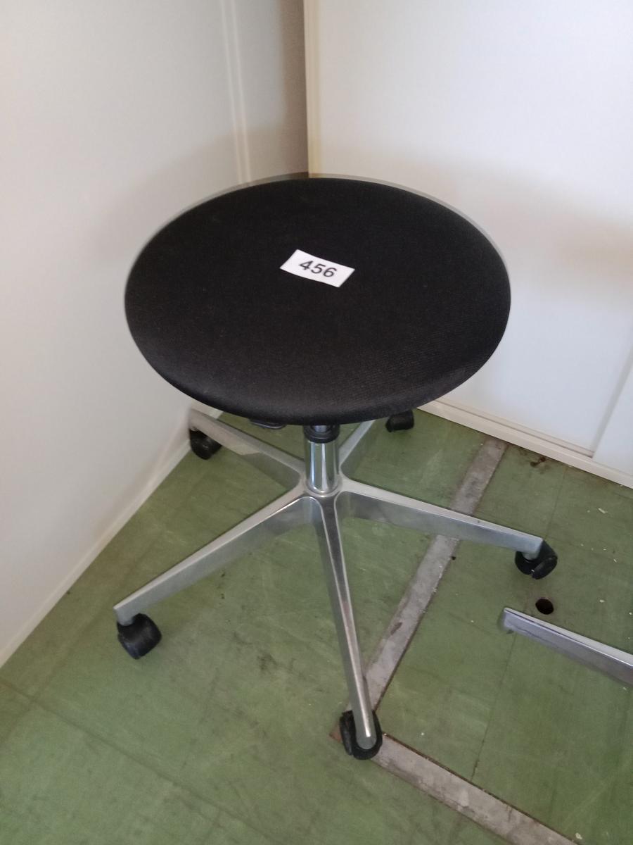 Hocker mit Stoffbezug?d=2025-09-02 14:42:47