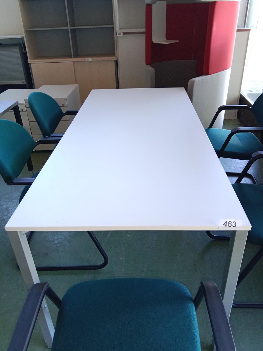 Schreibtisch, weiß, Gestell grau, ca. 180x80cm?d=2025-09-02 13:06:22
