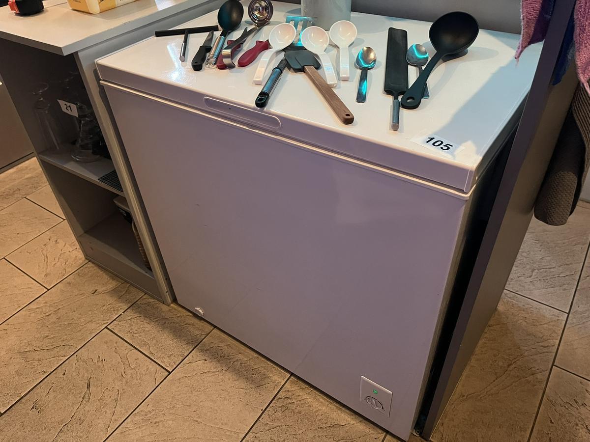 Tiefkühltruhe ca.83/54/83 cm  CF 1990= ca. 200 Liter