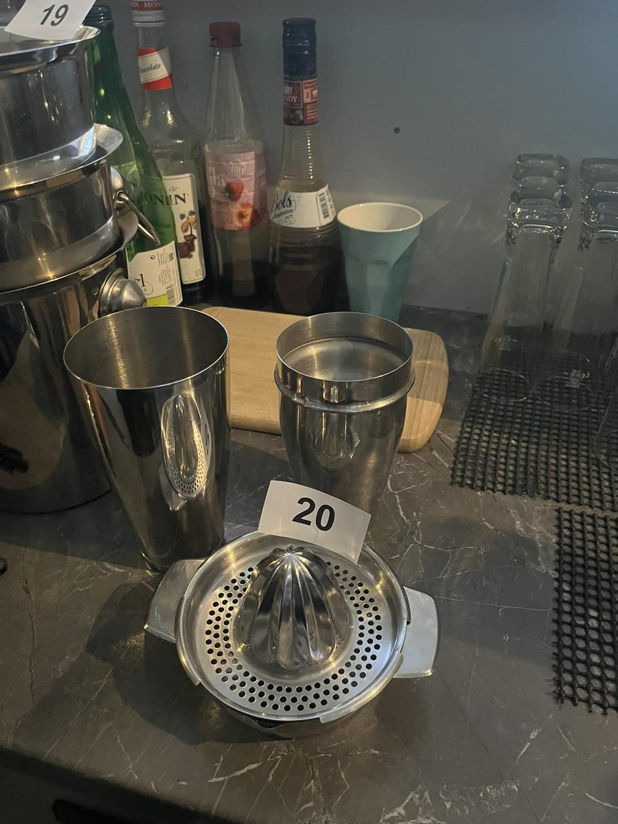 Shaker / Zitruspresse in Edelstahl?d=2025-09-14 09:50:18