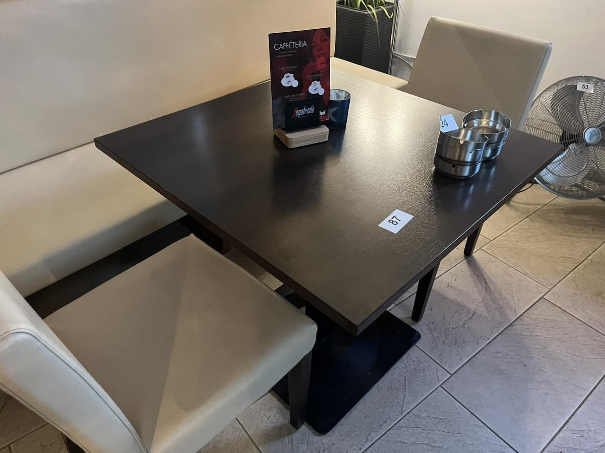 Tisch ca. 80x80 cm?d=2025-09-14 11:42:18